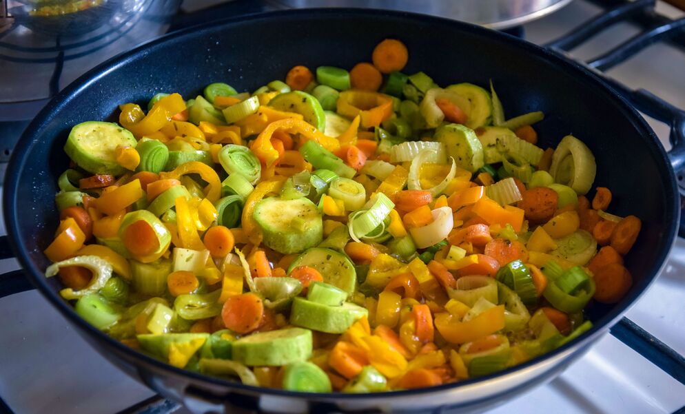 Τα βραστά λαχανικά είναι μια υγιεινή τροφή πλούσια σε φυτικές ίνες. 