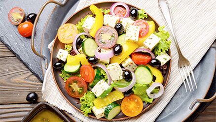 Σαλάτες λαχανικών στη μεσογειακή διατροφή για όσους θέλουν να χάσουν βάρος